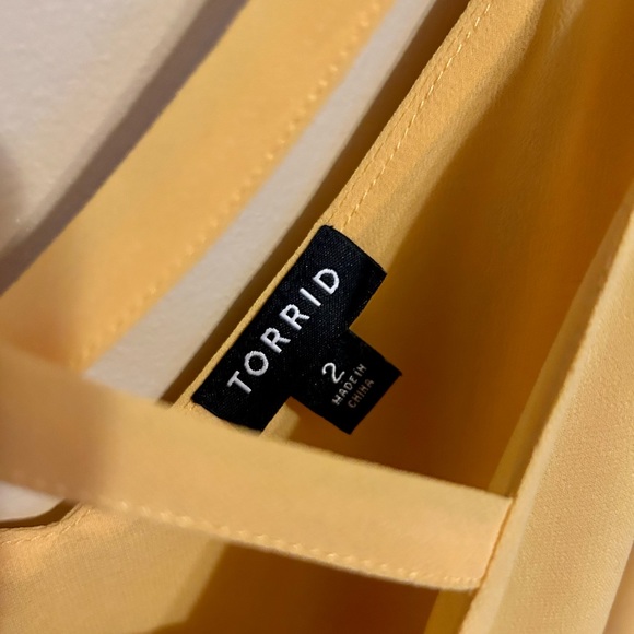 Torrid size 2 yellow criss cross strap double layer chiffon top - Picture 4 of 5